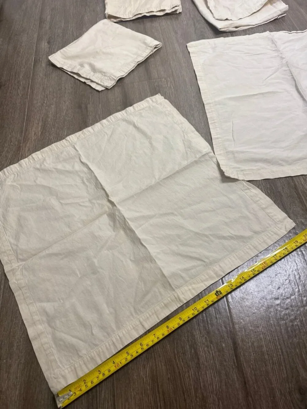 Crate&Barrel Lamont Napkin Parchment 21” set of 5 Napkins Warm Natural Color